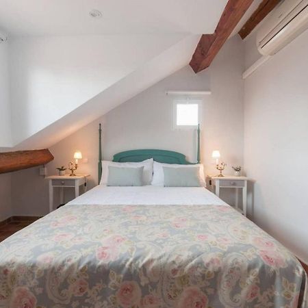 Cozy One-Bedroom Penthhouse La Latina 마드리드 외부 사진